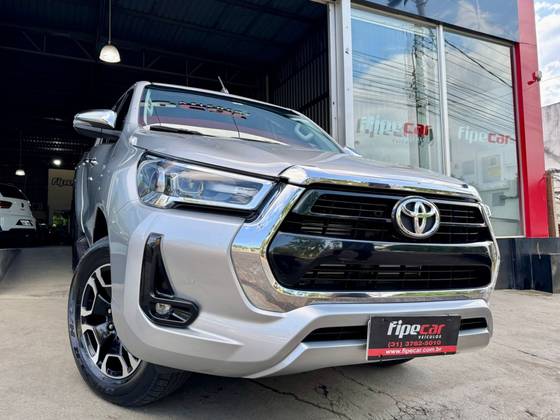 TOYOTA HILUX 2.8 D-4D TURBO DIESEL CD SRV 4X4 AUTOMÁTICO TOYOTA HILUX 2.8 D-4D TURBO DIESEL CD SRV 4X4 AUTOMÁTICO